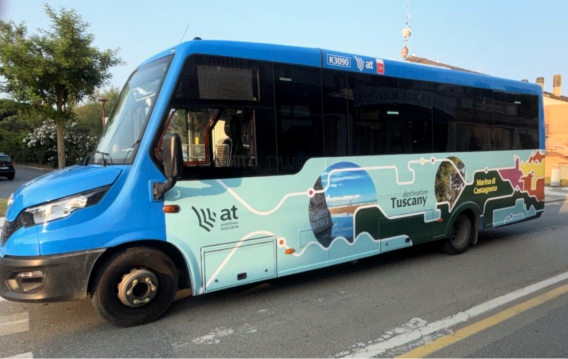 immagine di bus brandizzato costa degli eruschi
